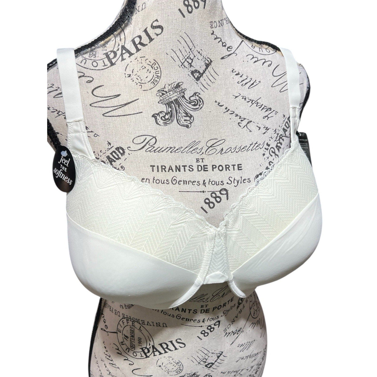Bali Lightly Lined Ivory Bra – 42D, New with Tags, MSRP $48