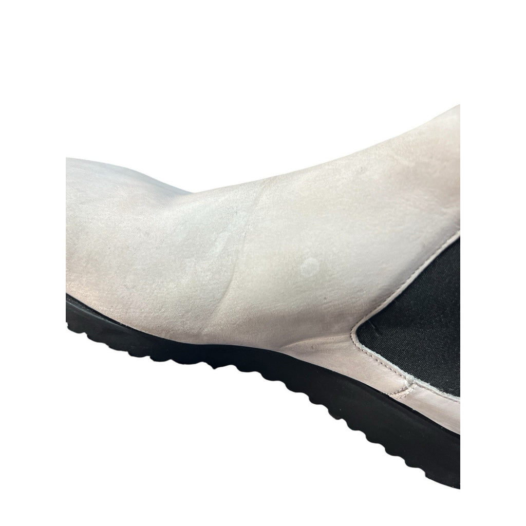 Amalfi by Rangoni Enrico Chelsea Boots in a gray suede finish 11.5 M