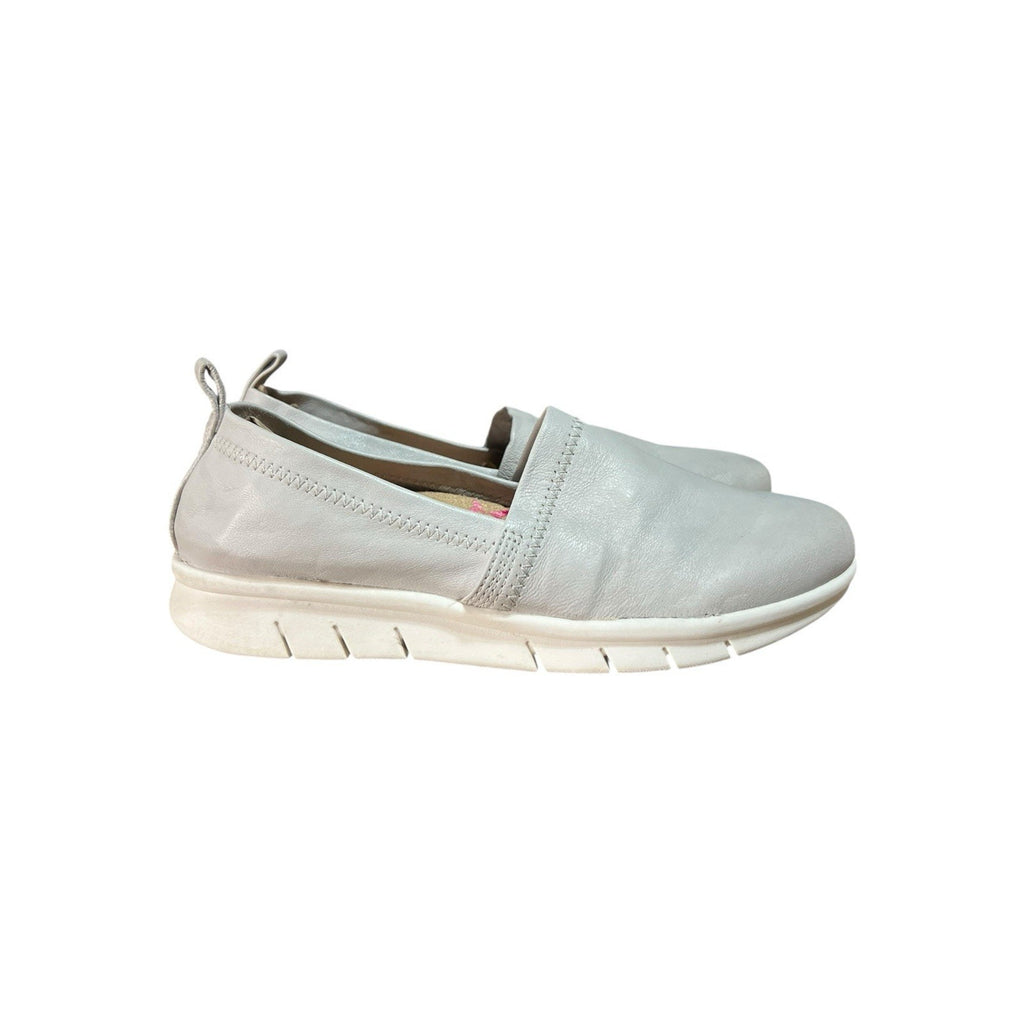 Comfortiva Carni Italian leather slip-on sneakers Women’s Size 7M