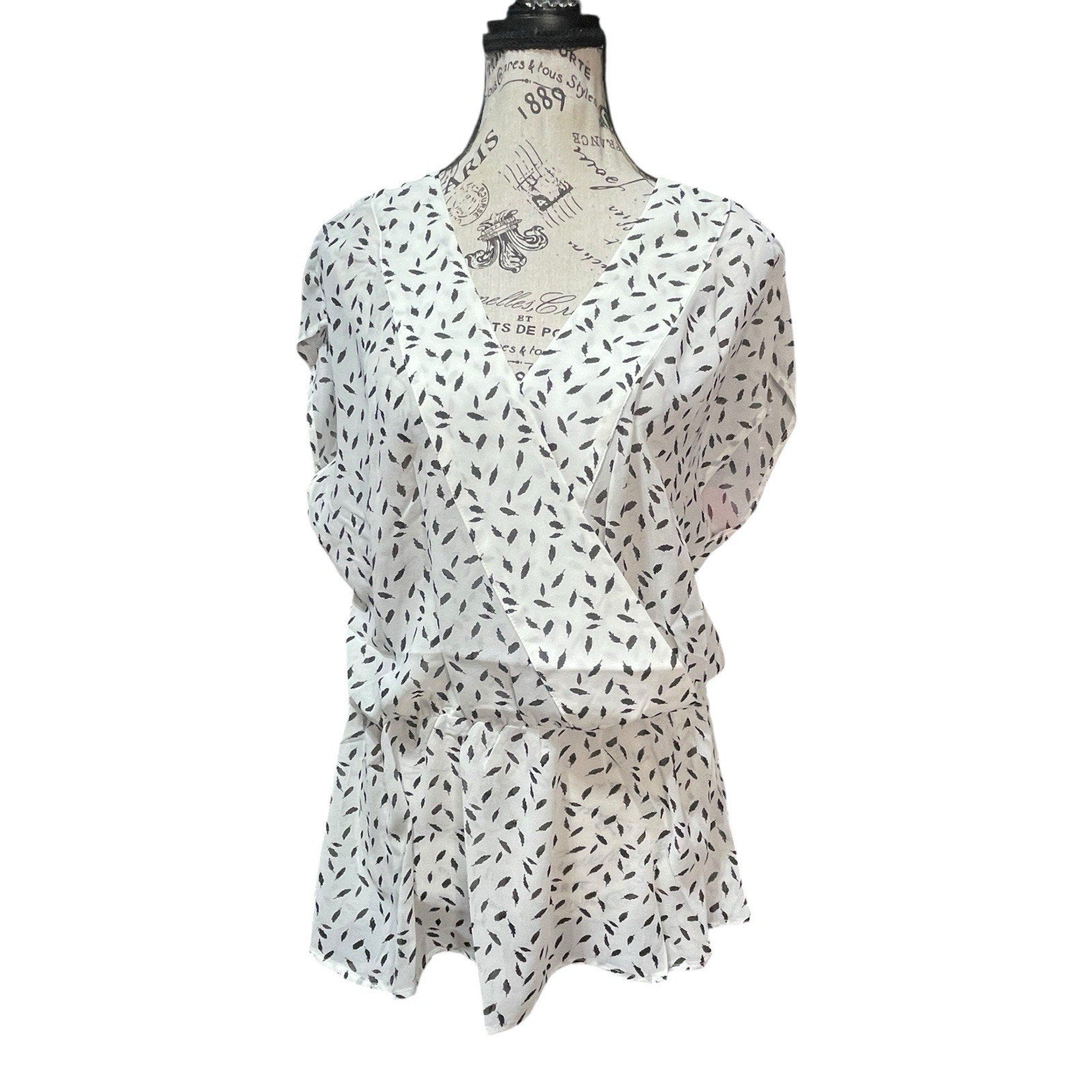 Hayden Los Angeles Ivory Leaf Print Design Blouse NWT Women’s M