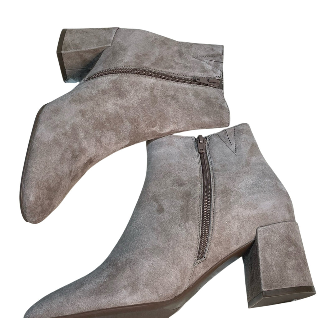 Vanelia Sommet Ankle Boot With 2.5 in Heel NWOT or Box MSRP $250 shoe size 8