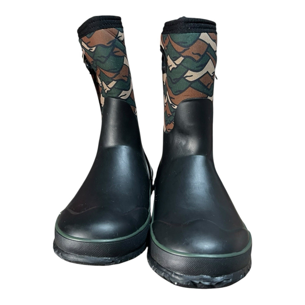 Bogs Kids Classic II waterproof camo snow boots Size 3