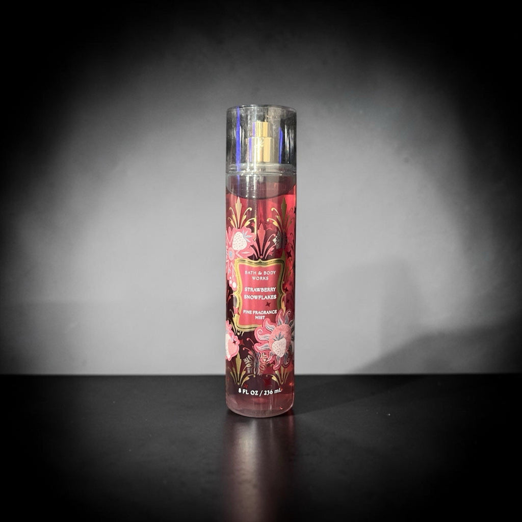 Bath And Body Works Strawberry Snowflakes Mist New