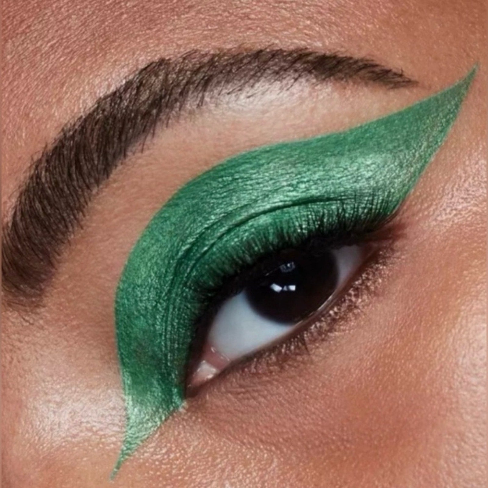 Stila Dynamic Shimmer and Glow Vibrant Green Liquid Eyeshadow