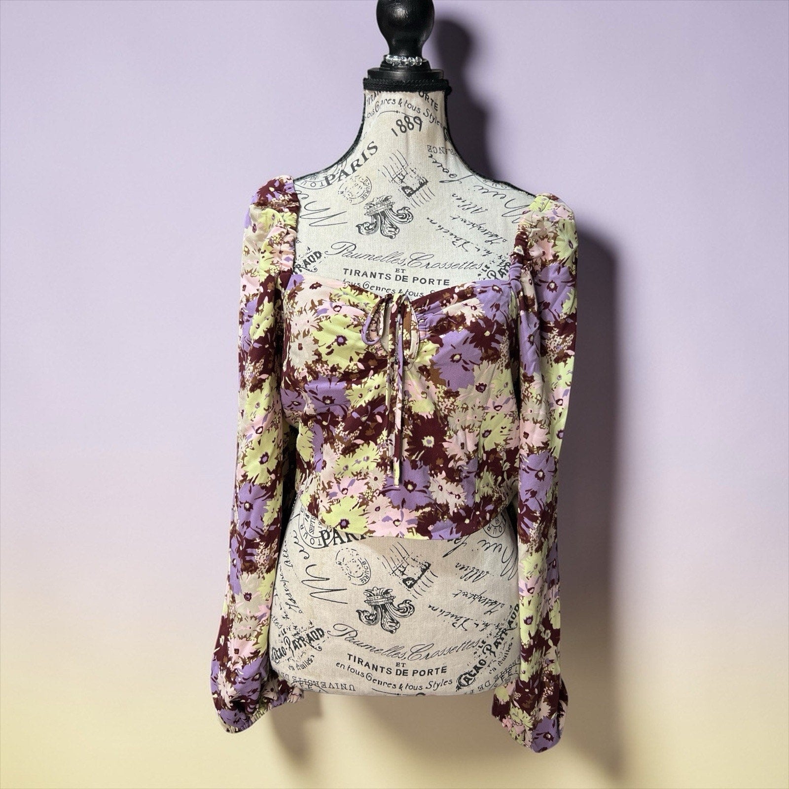 Open Edit floral crop top blouse featuring a sweetheart neckline Size M