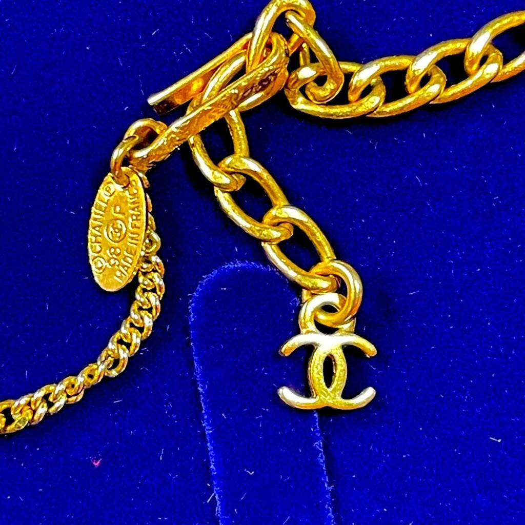 CHANEL Gold and White Necklace with Elegant Design Pre Owned