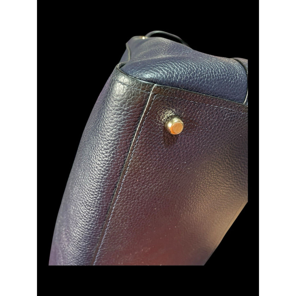 Coach Swagger Shoulder bag in navy Blue pebbled leather.