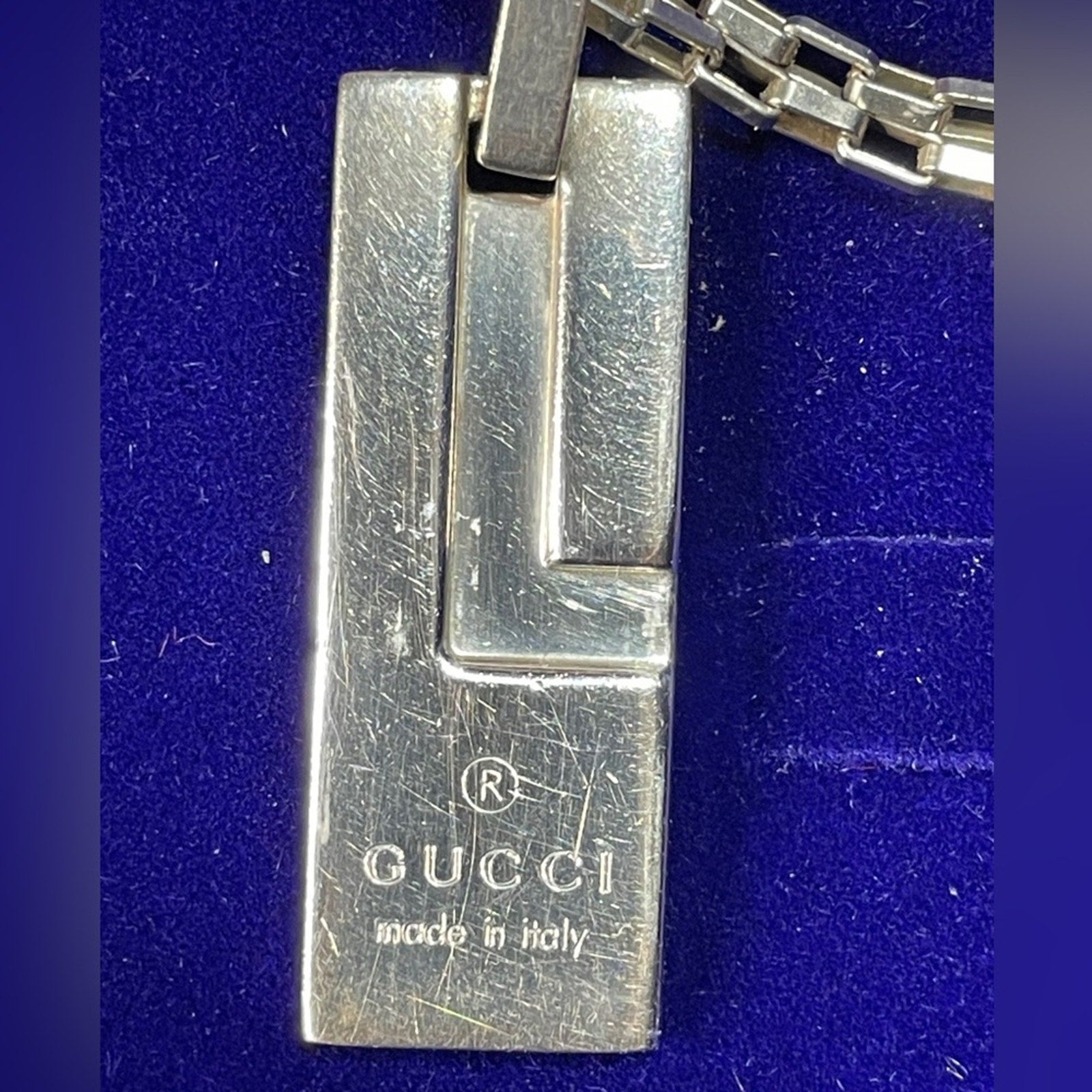Gucci 925 Sterling Silver Elegant Pendant Necklace 18 in chain