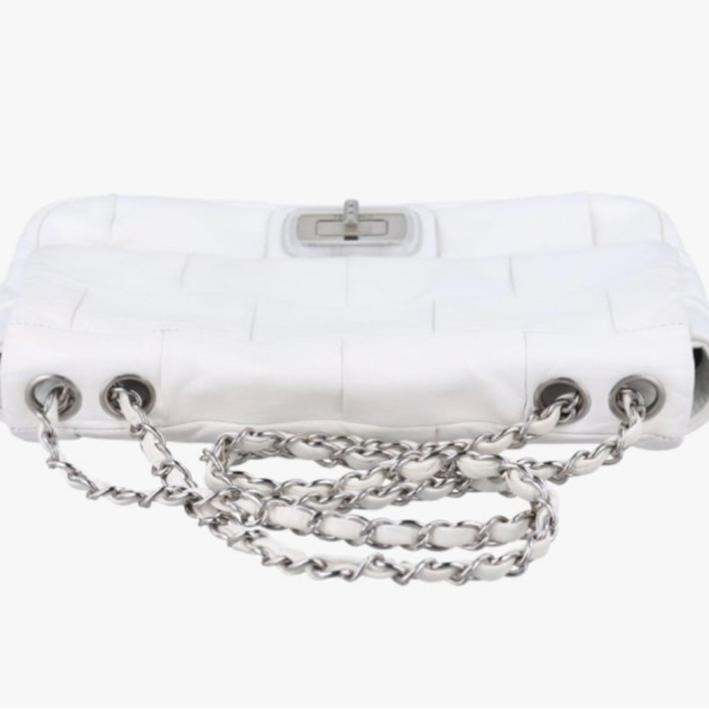 Chanel White Quilted Shoulder Bag Pre Owned