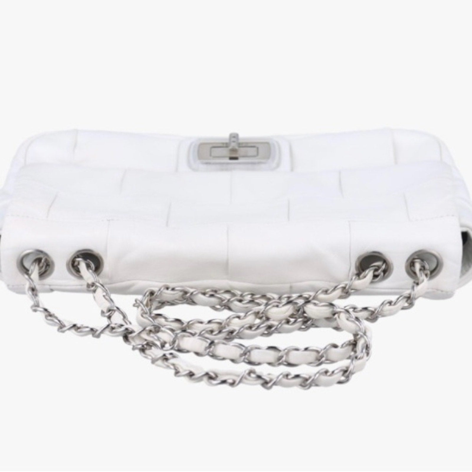 Chanel White Quilted Shoulder Bag Pre Owned