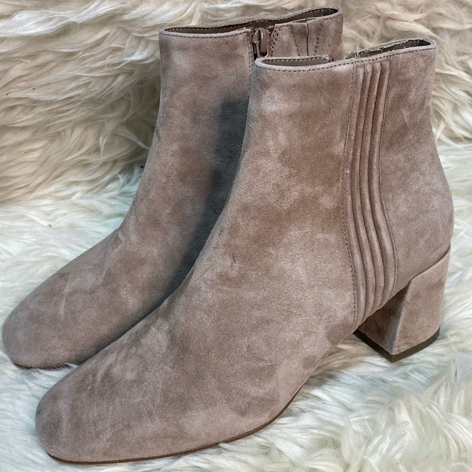 Vanelia Sommet Ankle Boot With 2.5 in Heel NWOT or Box MSRP $250 shoe size 8