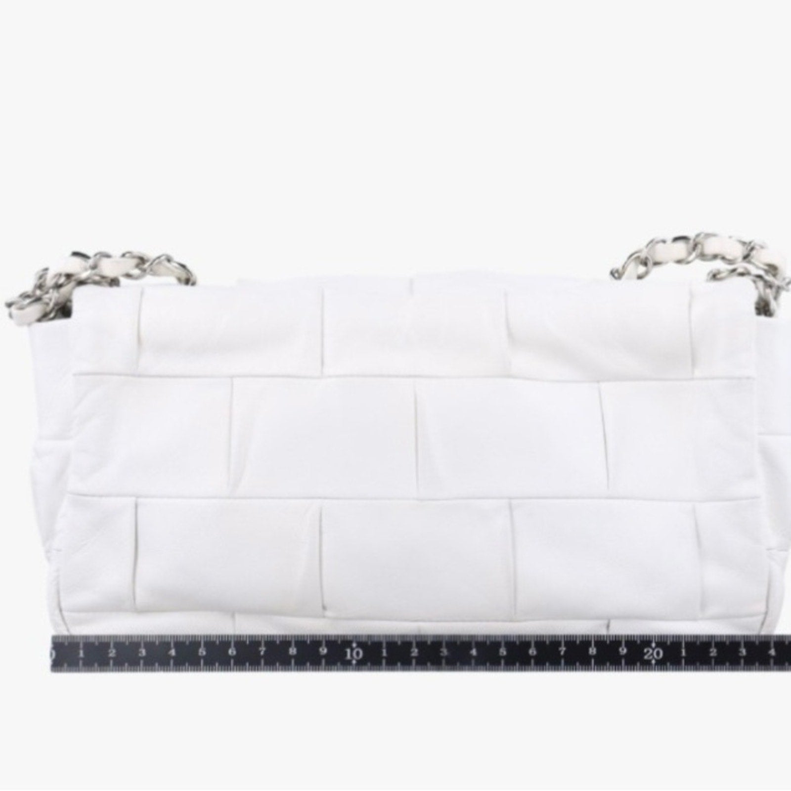 Chanel White Quilted Shoulder Bag Pre Owned