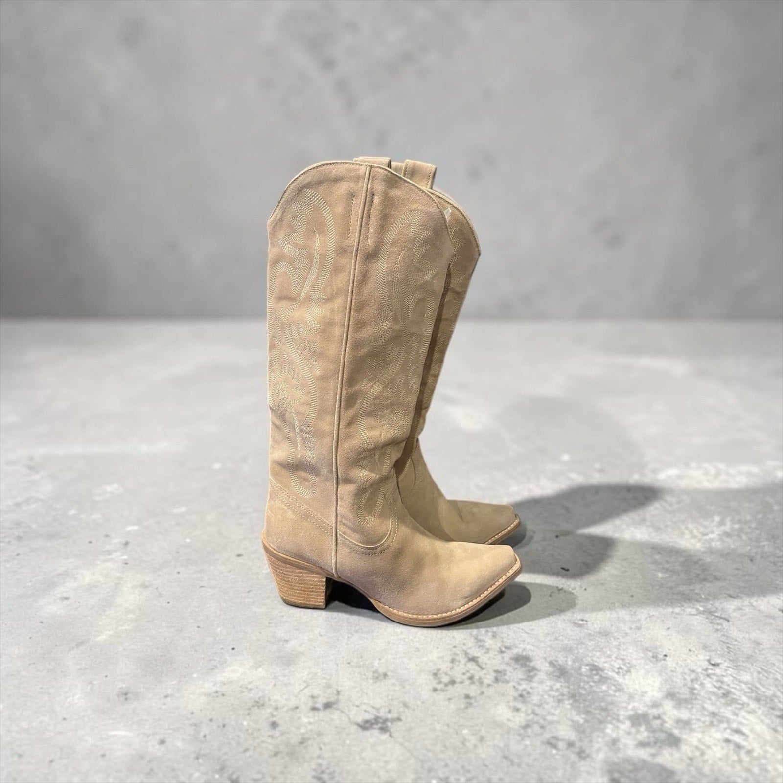 Jeffrey Campbell RANCHER-K boots in beige suede Women’s Shoe Size 8.5