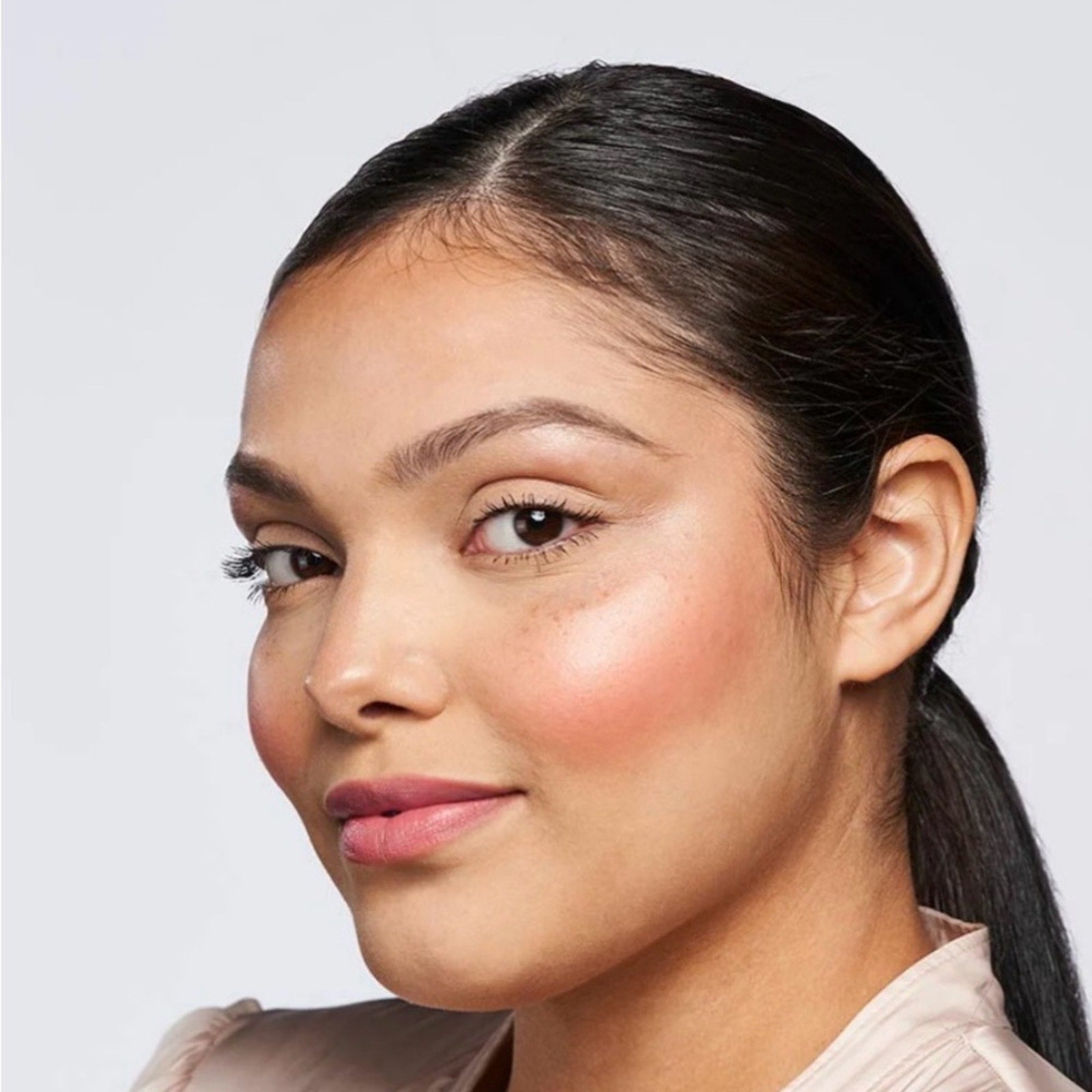 WANDER BEAUTY On-the-Glow Blush and Illuminator petal Pink / Nude Glow