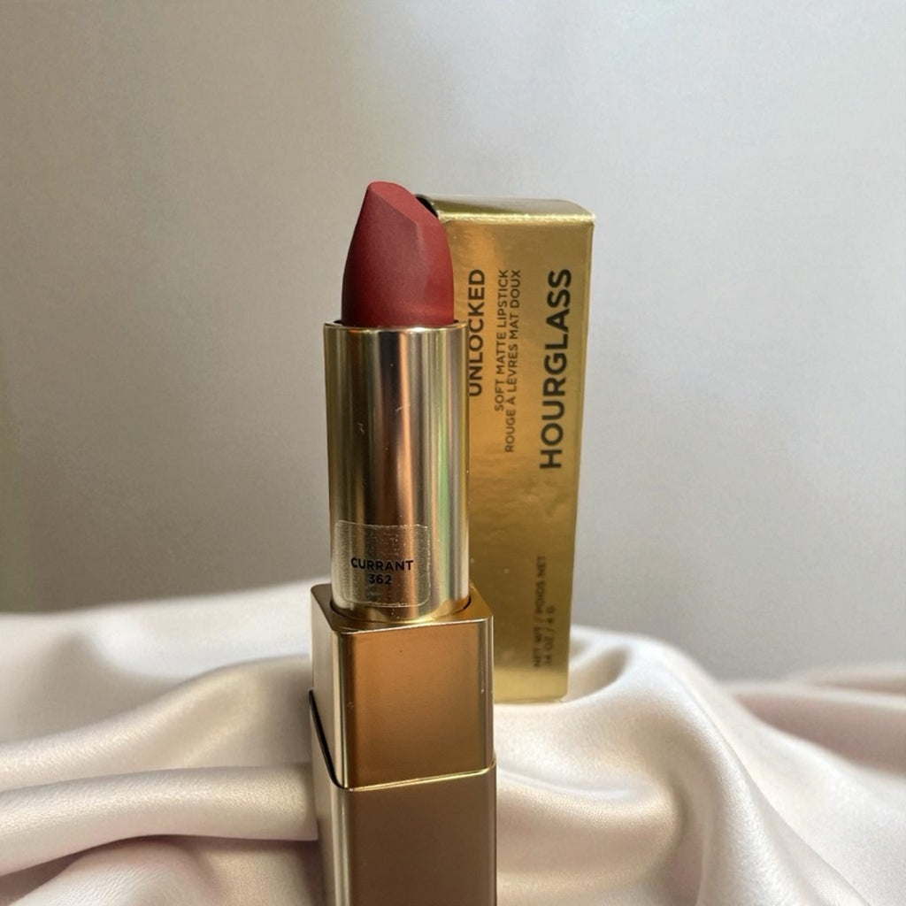 Hourglass Unlocked Soft Matte Crème Lipstick - Deep Berry Red 362 Currant