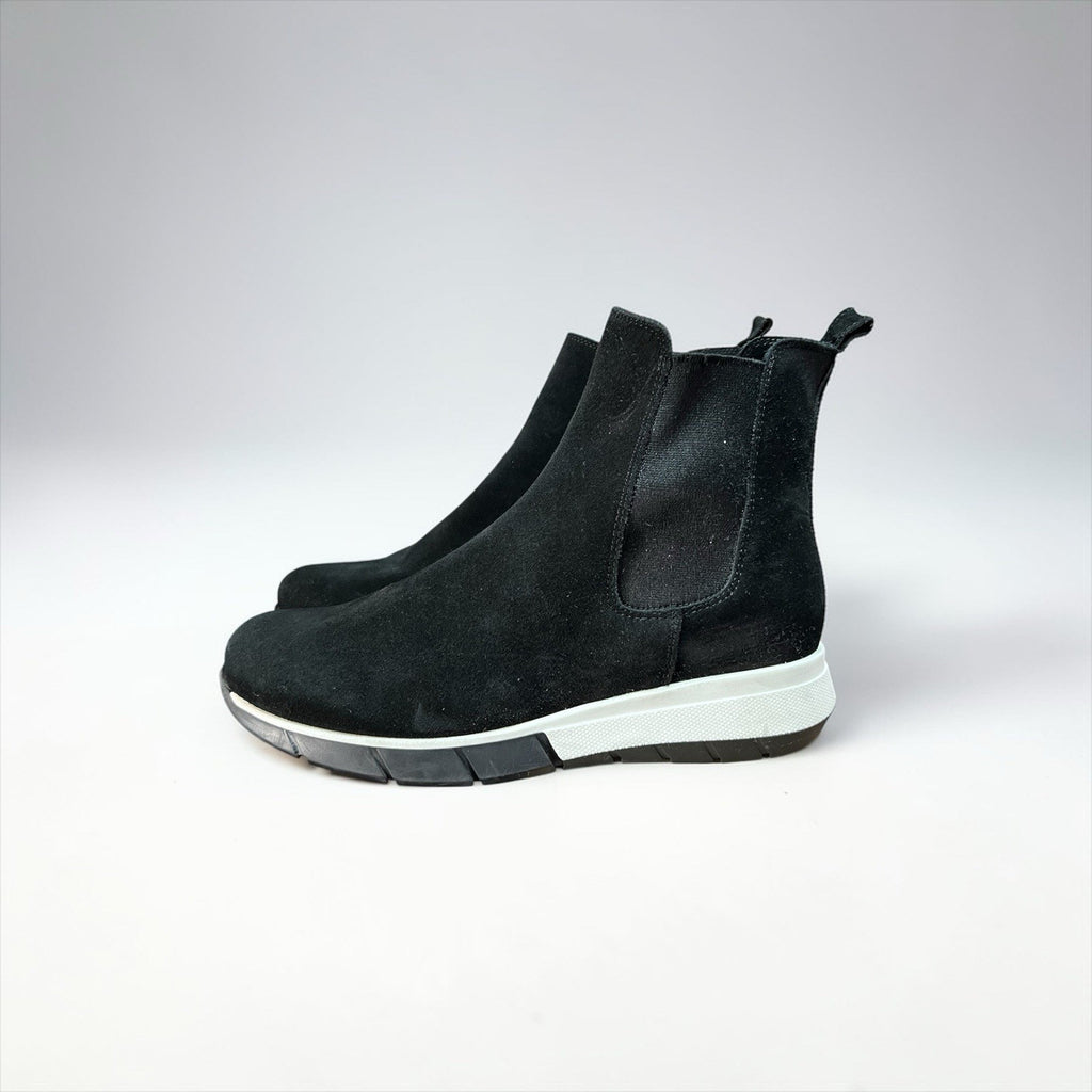 La Canadienne Newport Black Suede Waterproof Ankle Boots Women’s Shoe Size 10M