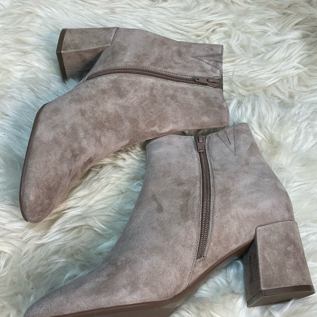 Vanelia Sommet Ankle Boot With 2.5 in Heel NWOT or Box MSRP $250 shoe size 8