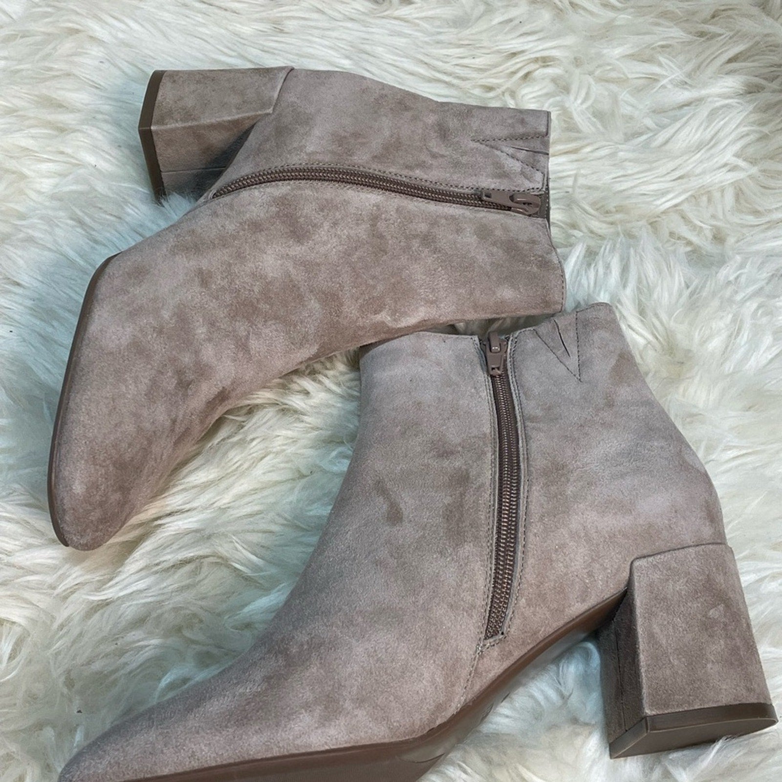 Vanelia Sommet Ankle Boot With 2.5 in Heel NWOT or Box MSRP $250 shoe size 8