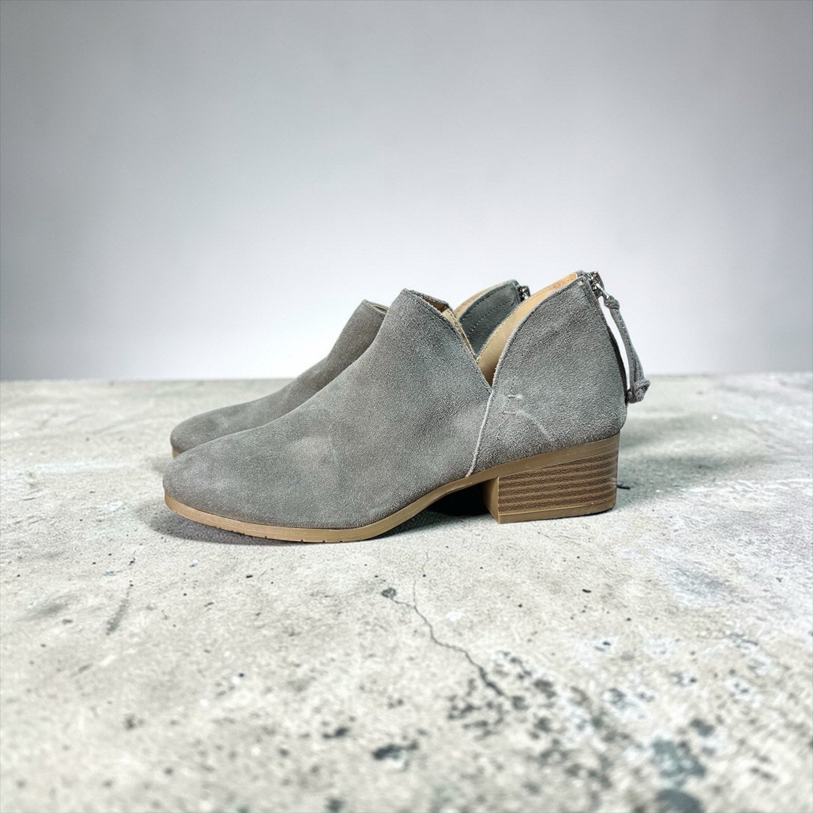 Kenneth Cole Reaction Gray Suede Ankle Bootie Women’s Shoe Size 6.5 M