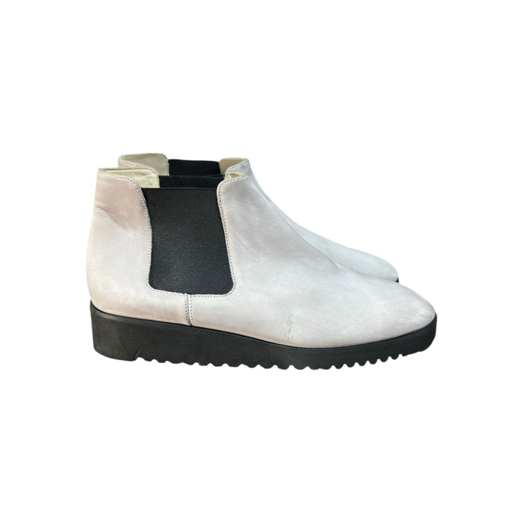 Amalfi by Rangoni Enrico Chelsea Boots in a gray suede finish 11.5 M