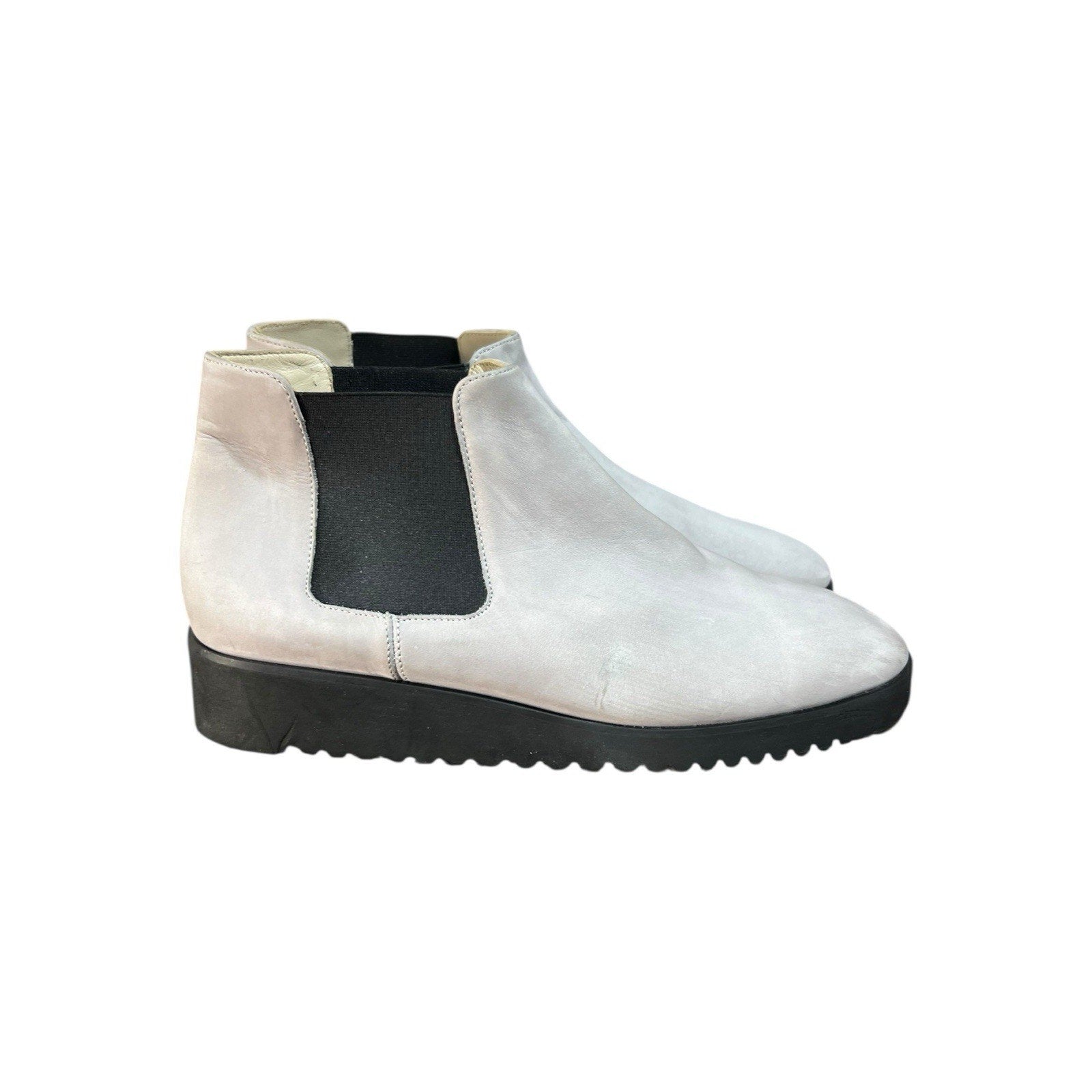 Amalfi by Rangoni Enrico Chelsea Boots in a gray suede finish 11.5 M