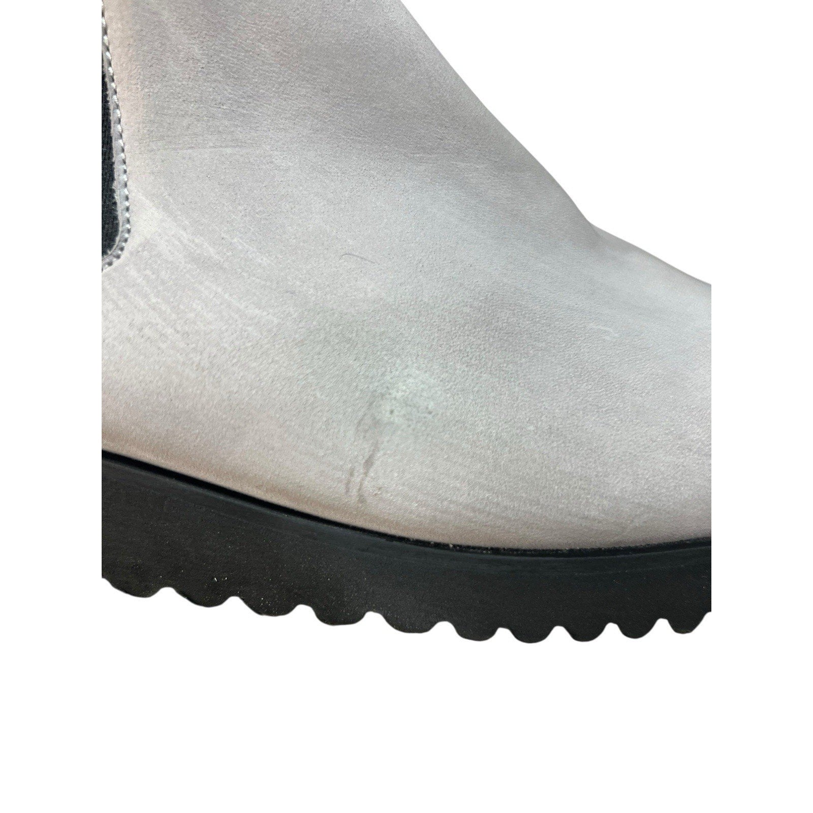 Amalfi by Rangoni Enrico Chelsea Boots in a gray suede finish 11.5 M