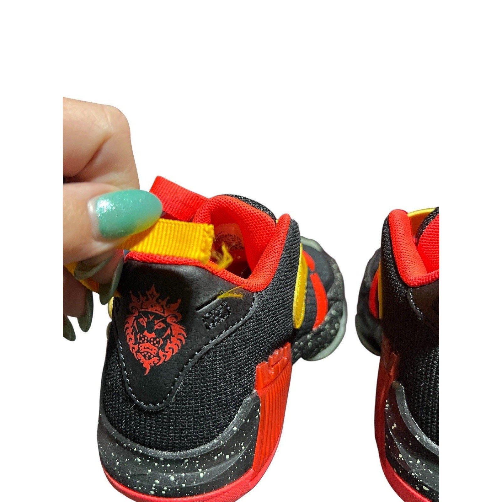 Nike Kids' LeBron Witness 7 Basketball Shoes in a black and red Size 12C