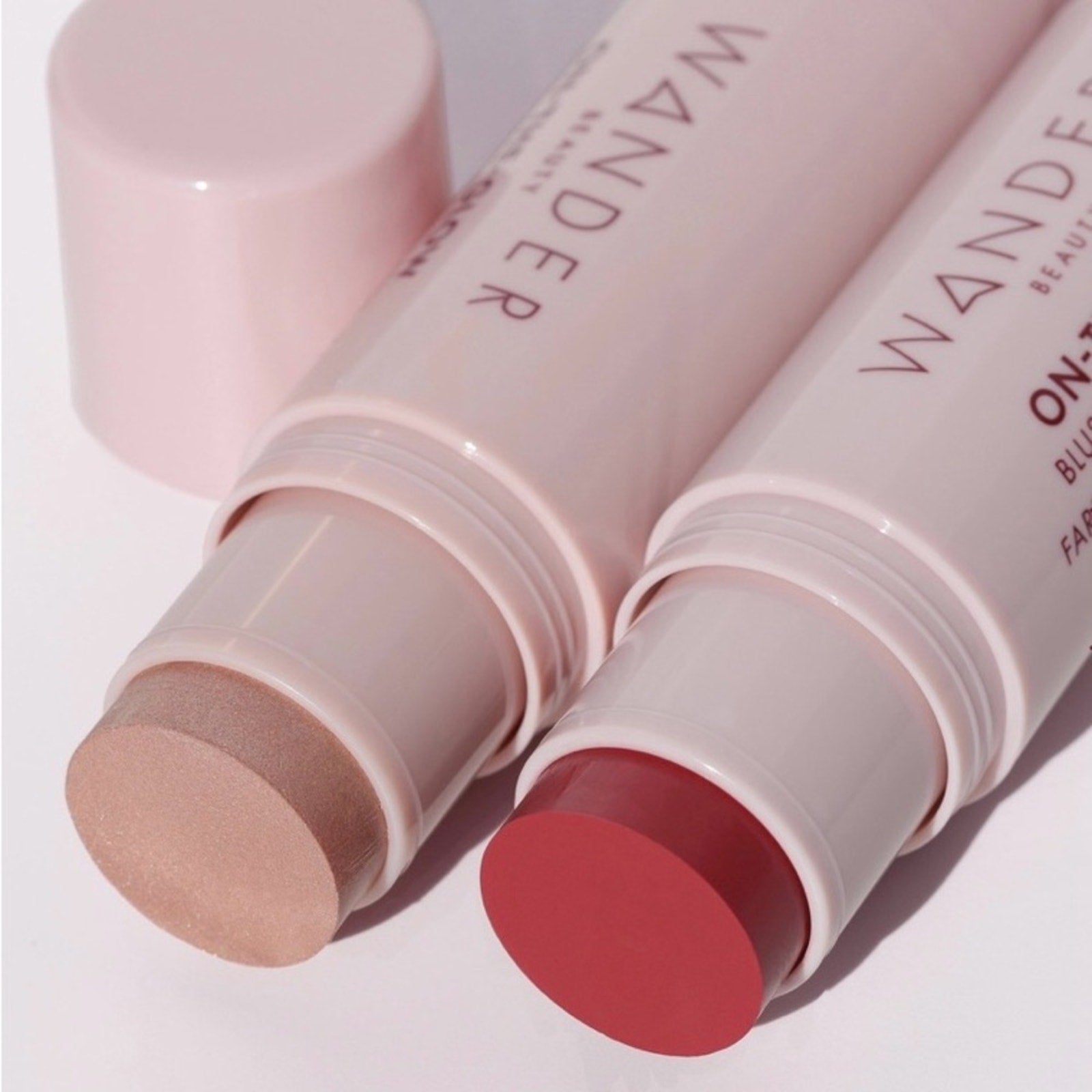 WANDER BEAUTY On-the-Glow Blush and Illuminator Strawberry Fields / Nude Glow