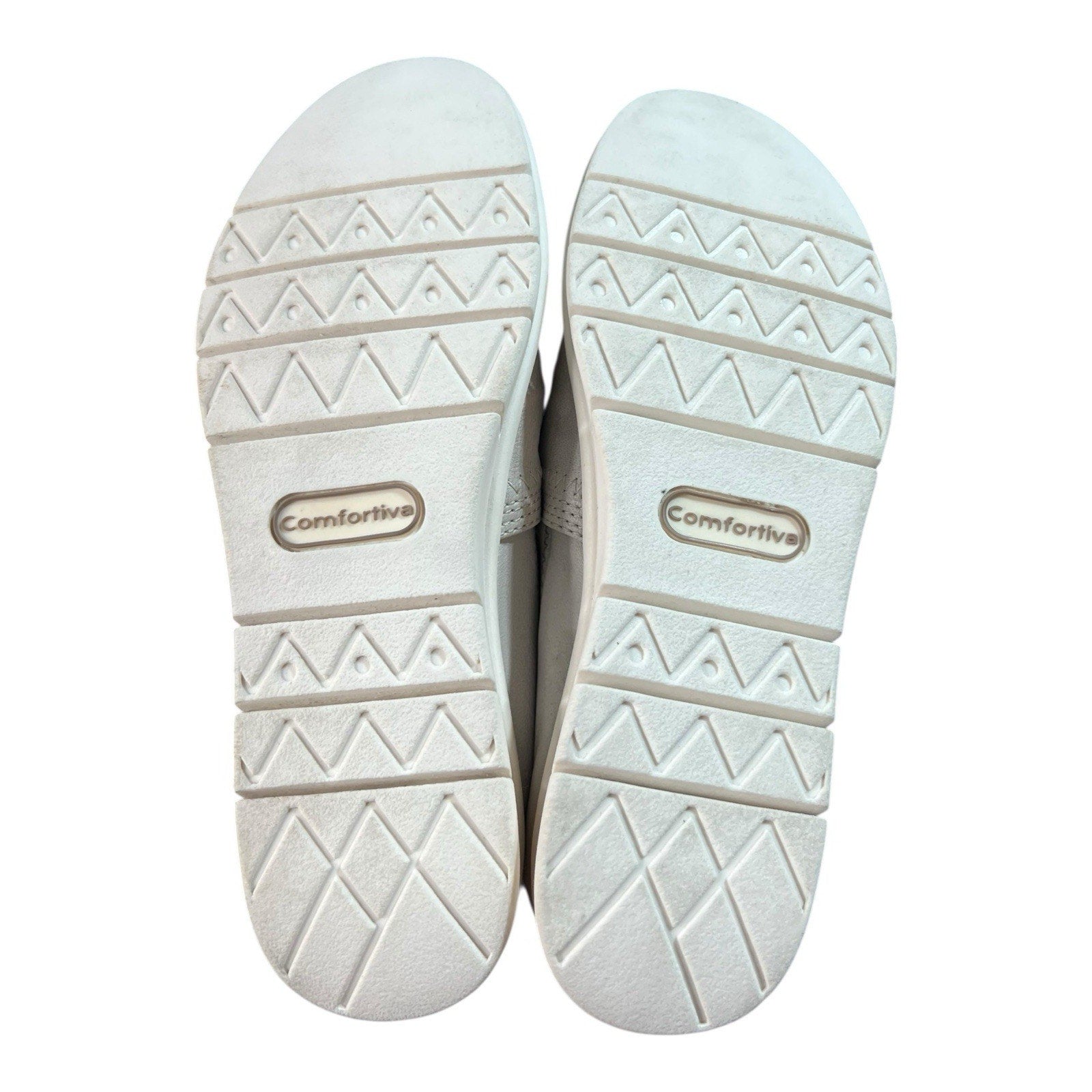 Comfortiva Carni Italian leather slip-on sneakers Women’s Size 7M