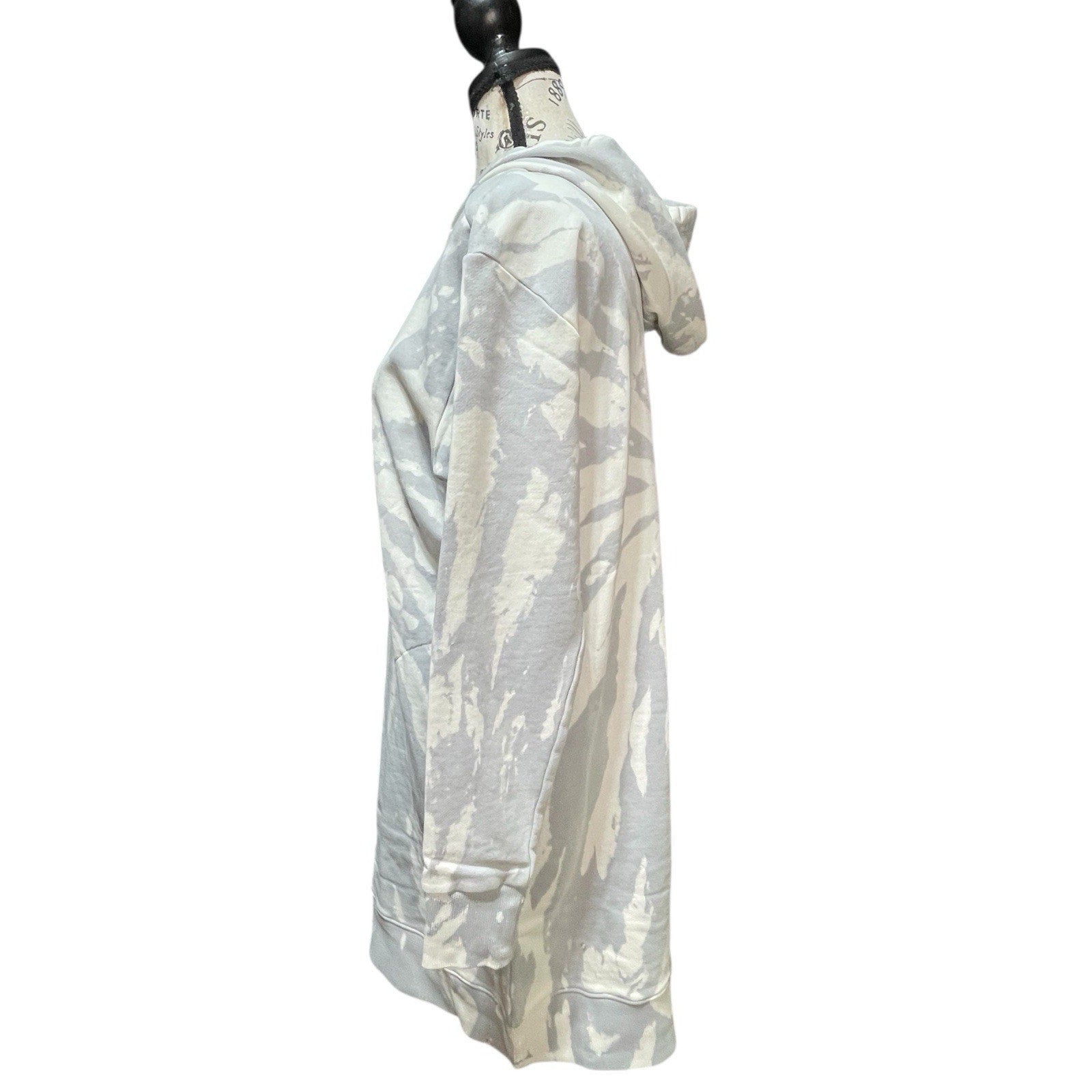 525 Revolve Gray White Hooded Tie-Dye Sweater Dress S NWT