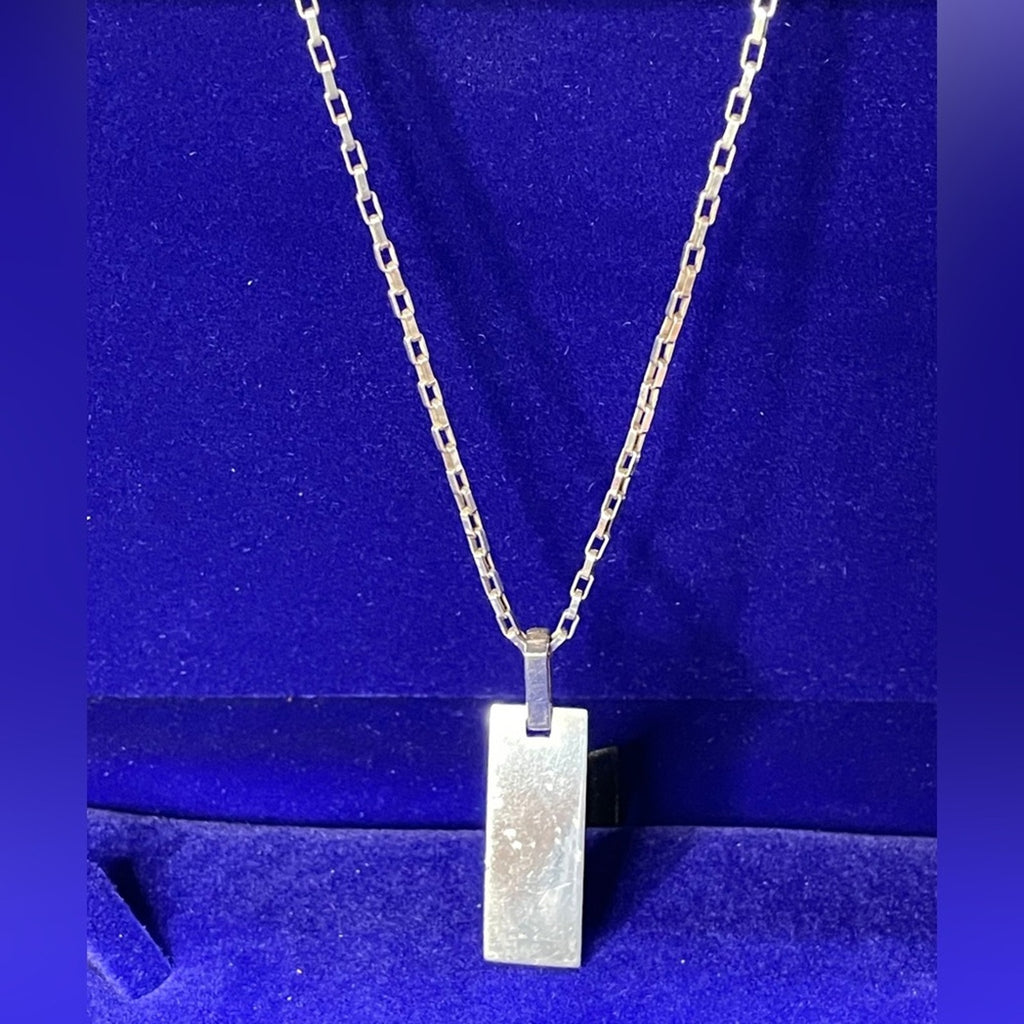 Gucci 925 Sterling Silver Elegant Pendant Necklace 18 in chain