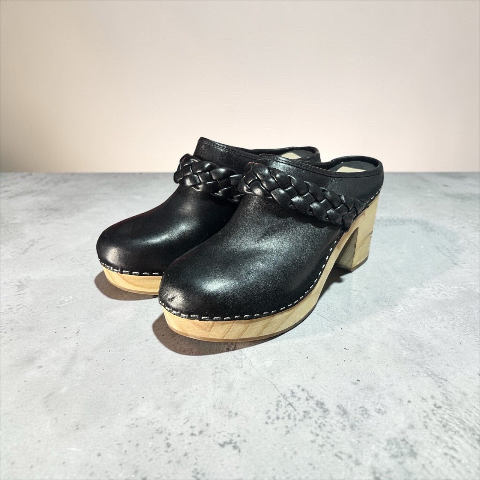 Dolce Vita Hila slip-on clogs Black Leather Women’s Shoe Size 9.5
