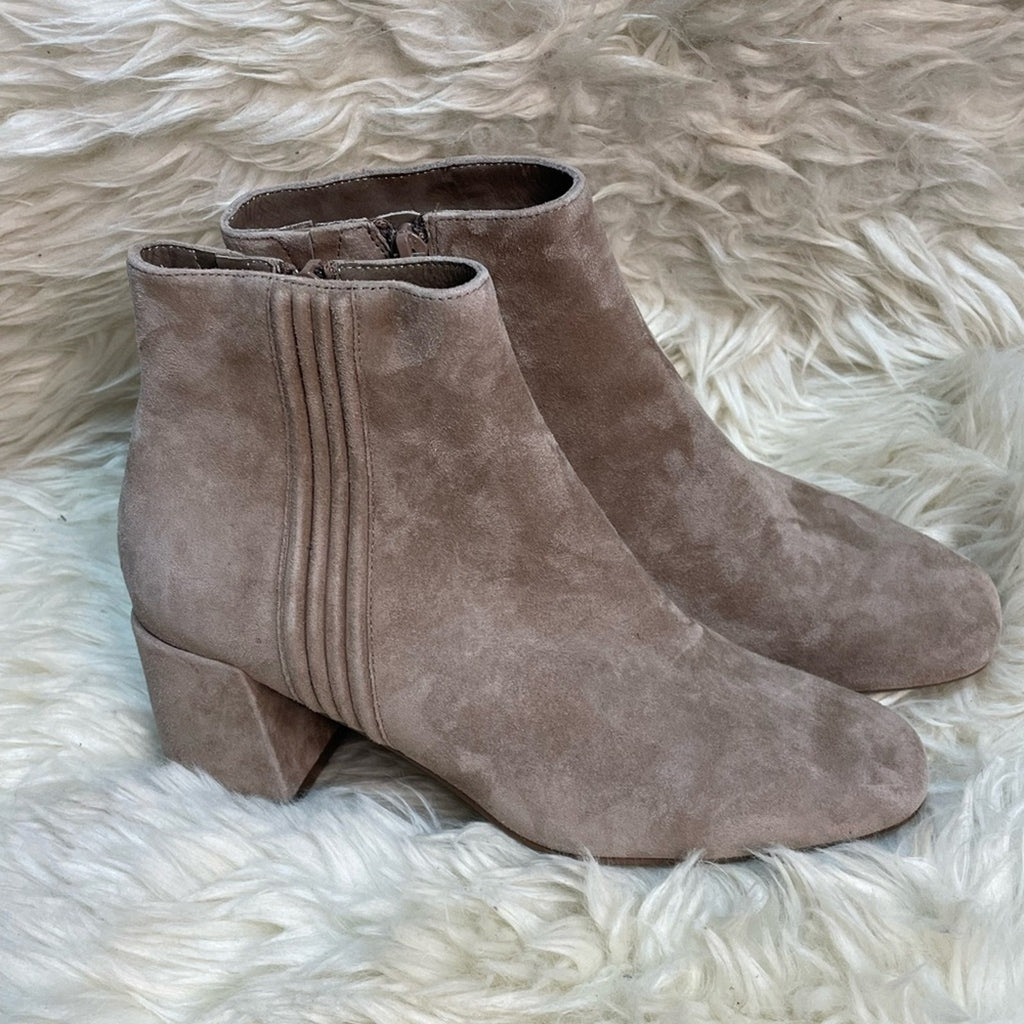 Vanelia Sommet Ankle Boot With 2.5 in Heel NWOT or Box MSRP $250 shoe size 8