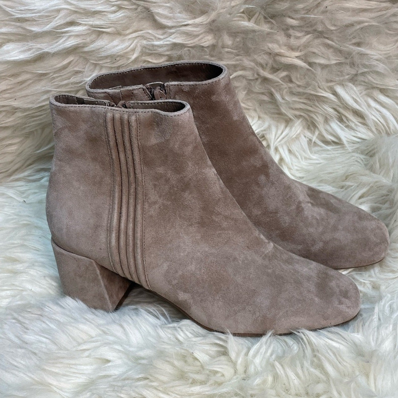 Vanelia Sommet Ankle Boot With 2.5 in Heel NWOT or Box MSRP $250 shoe size 8