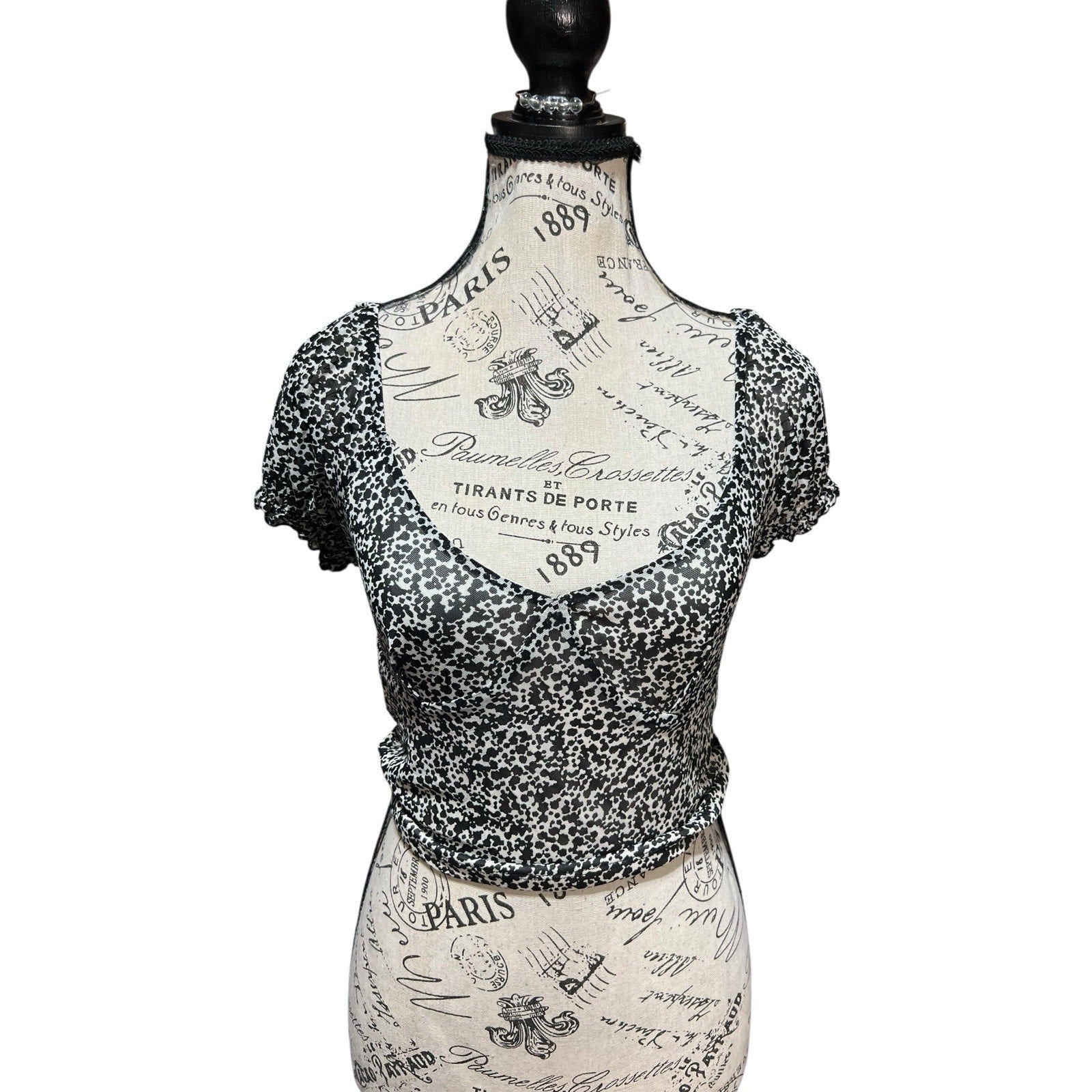 Abound Cropped Top Women’s Shirt Size S NWT