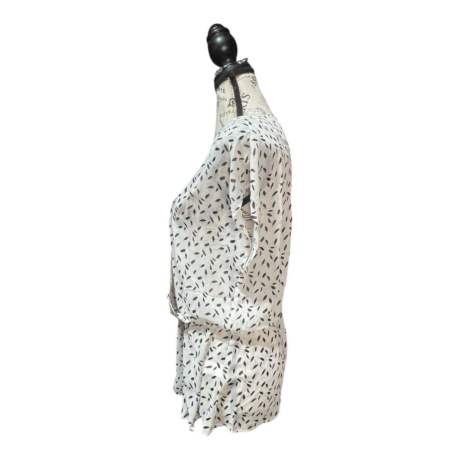 Hayden Los Angeles Ivory Leaf Print Design Blouse NWT Women’s M
