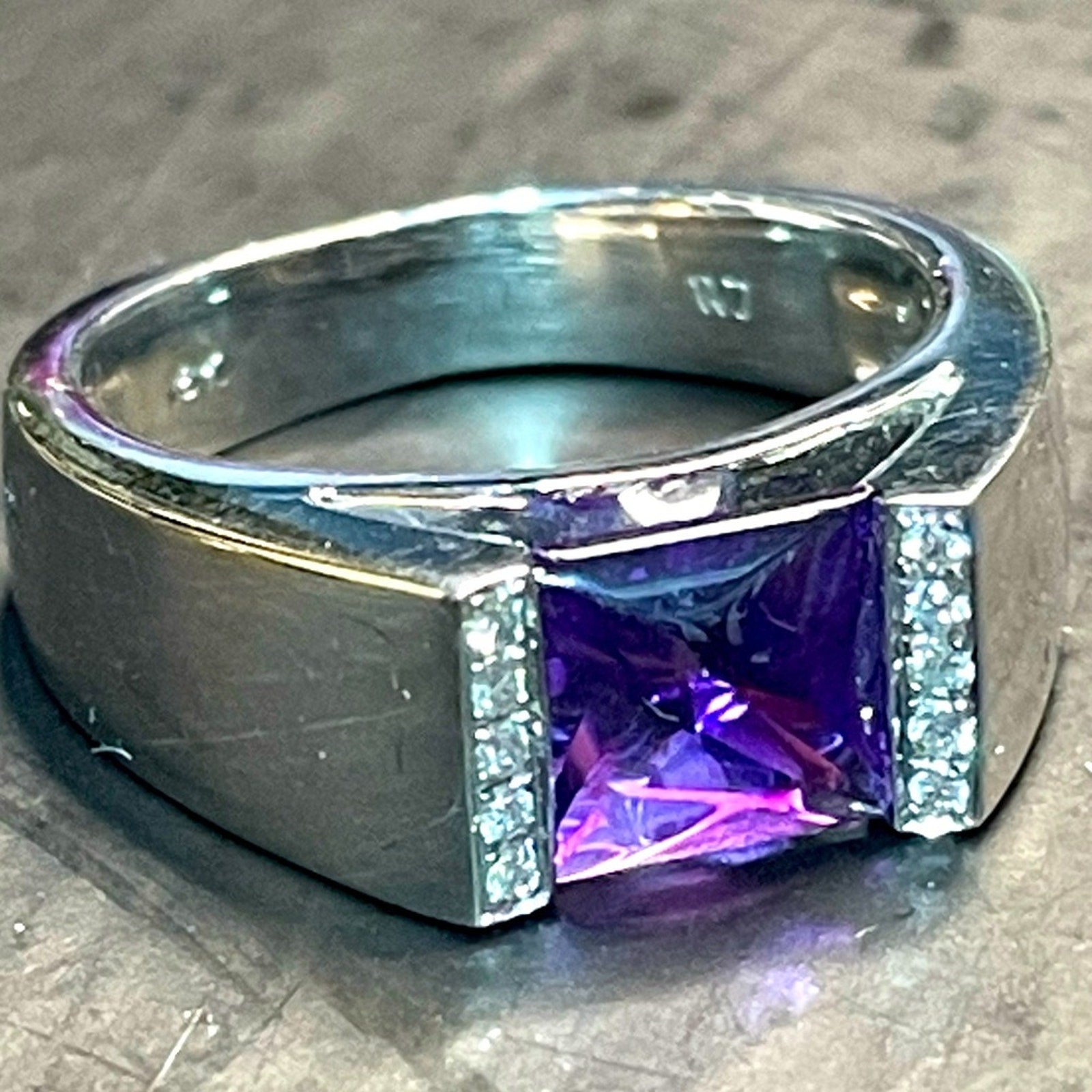 18K solid white Gold and amethyst ring with Moissanite accents