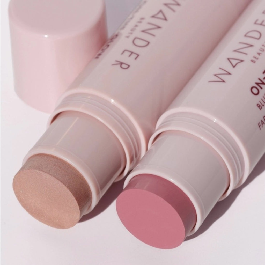 WANDER BEAUTY On-the-Glow Blush and Illuminator petal Pink / Nude Glow