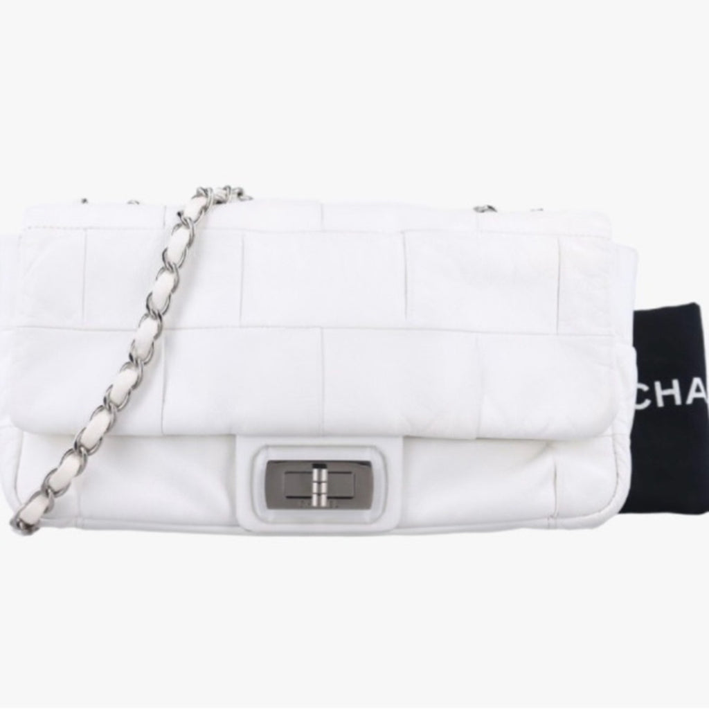 Chanel White Quilted Shoulder Bag Pre Owned