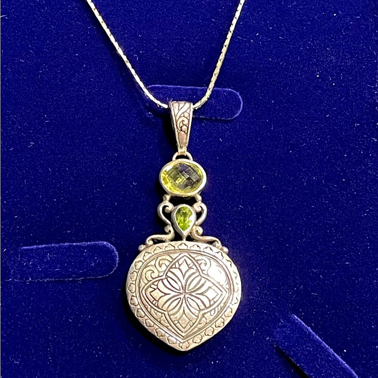 925 Silver and Green Pendant Necklace