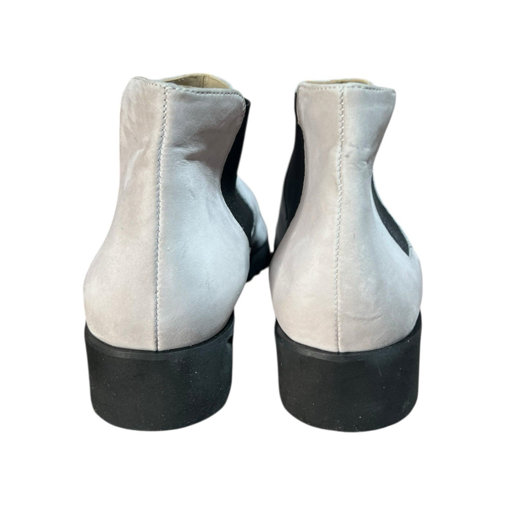 Amalfi by Rangoni Enrico Chelsea Boots in a gray suede finish 11.5 M