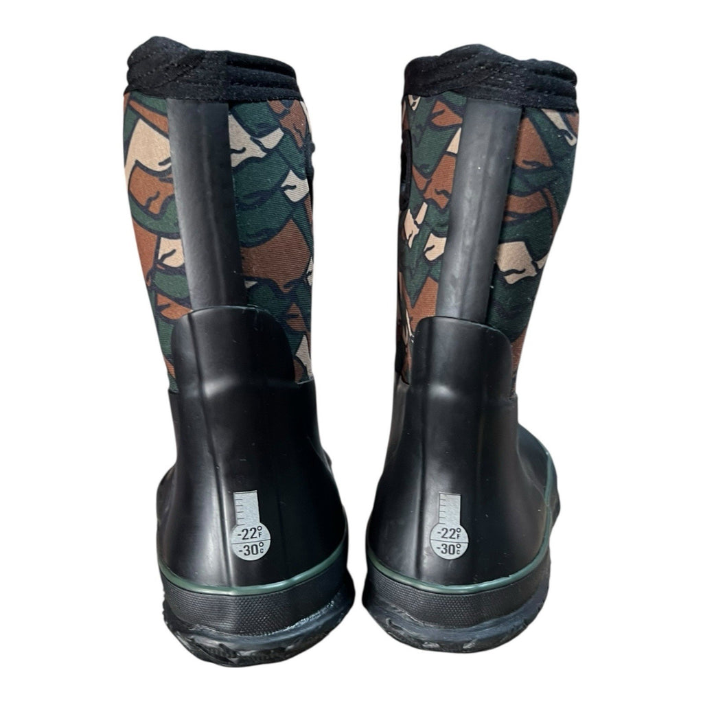 Bogs Kids Classic II waterproof camo snow boots Size 3