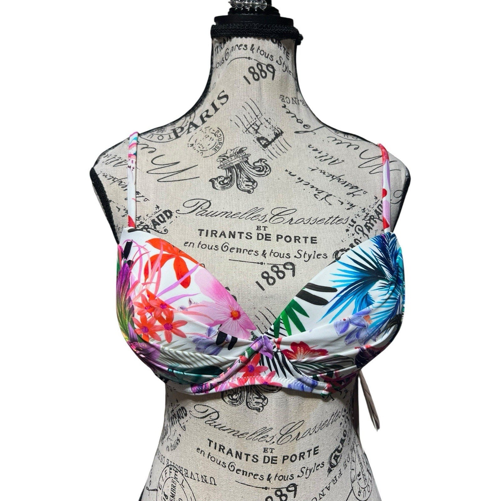 Raisins Juniors' Moonshadow Floral-Print Underwire Bikini Top - White Size M