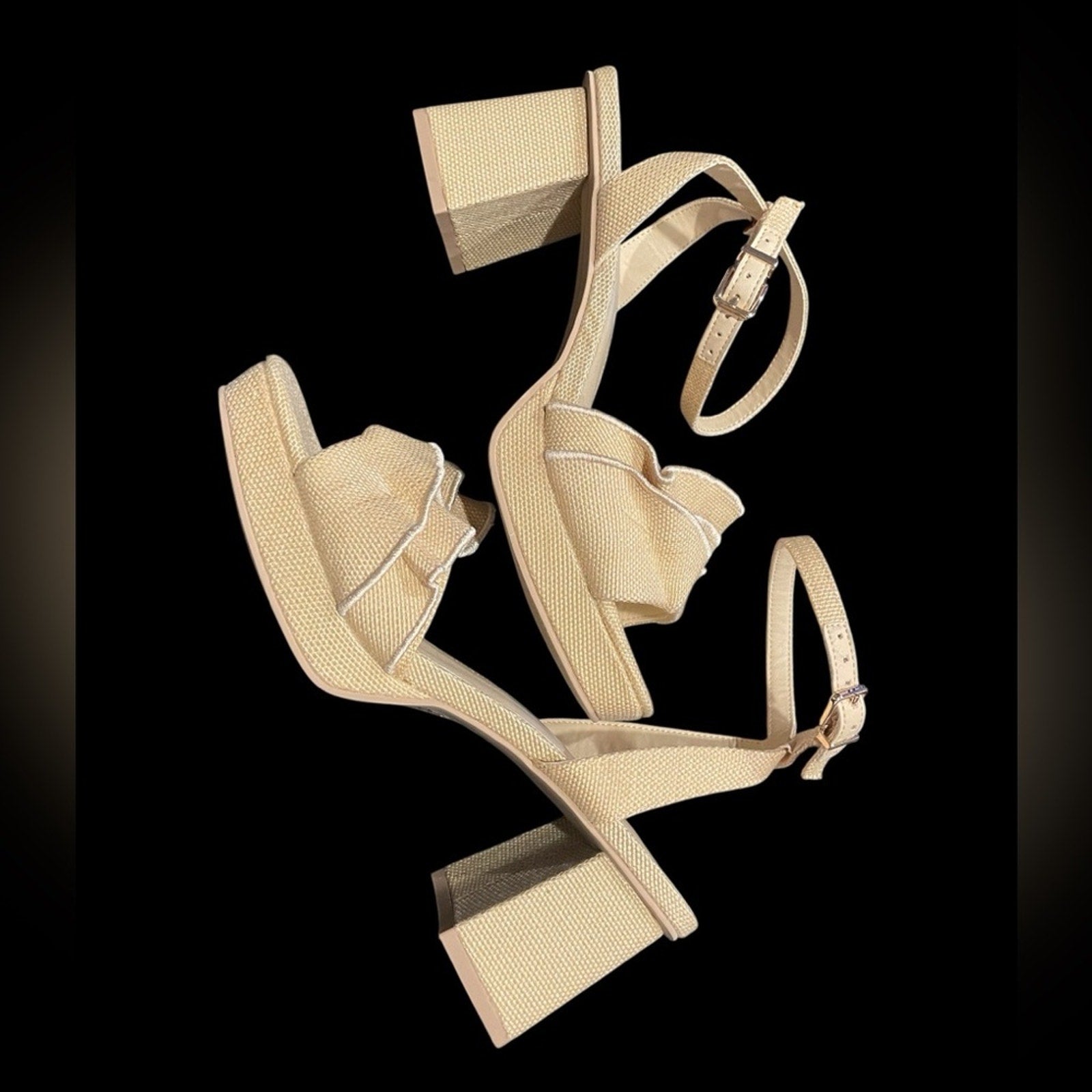 Dolce Vita Elegant Beige Block Heel Sandals NWT size 8