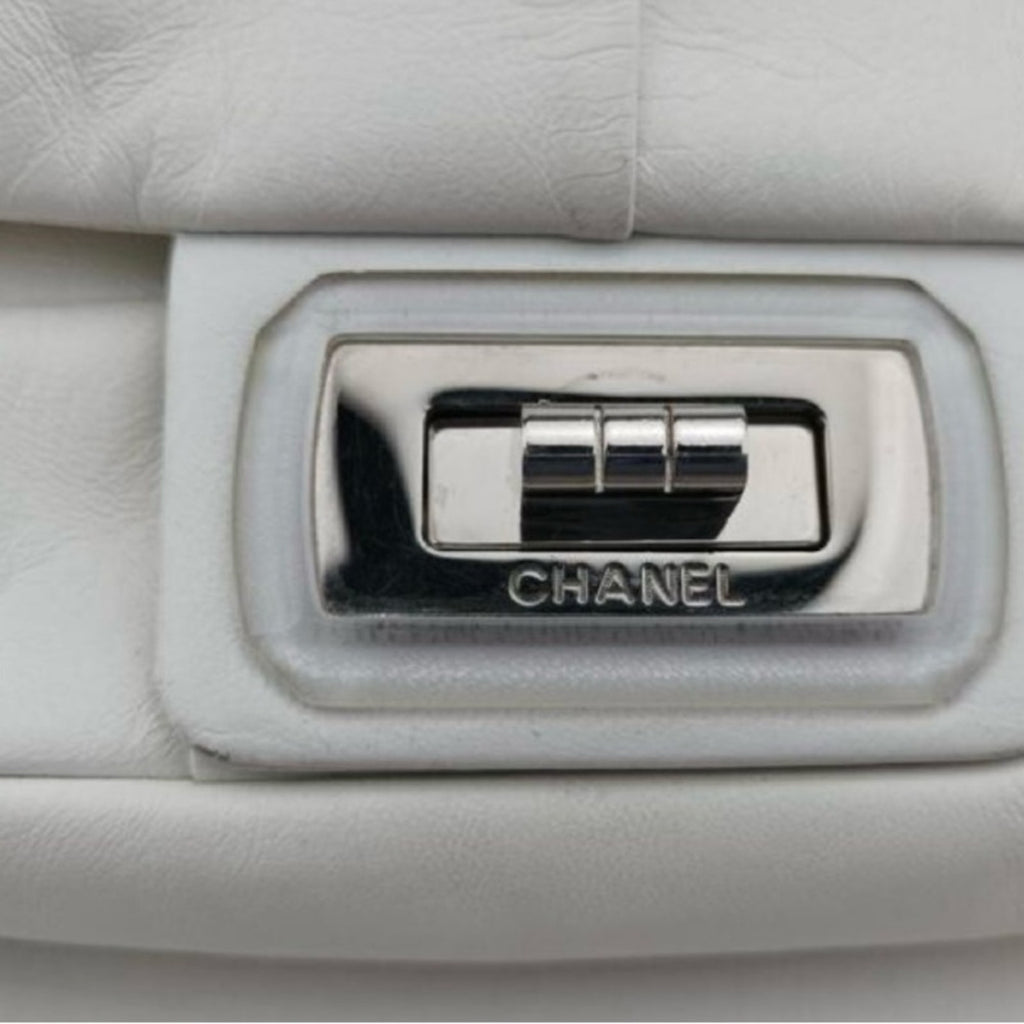 Chanel White Quilted Shoulder Bag Pre Owned