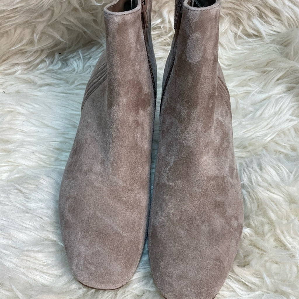 Vanelia Sommet Ankle Boot With 2.5 in Heel NWOT or Box MSRP $250 shoe size 8