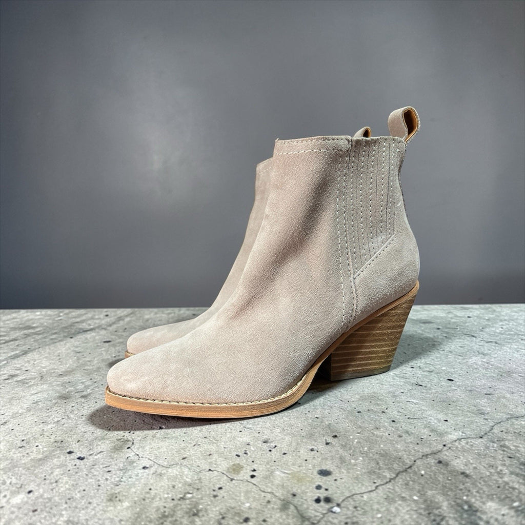 Zodiac Size 6 Ashy Taupe Suede Ankle Booties – That Soft Gray-Taupe Vibe