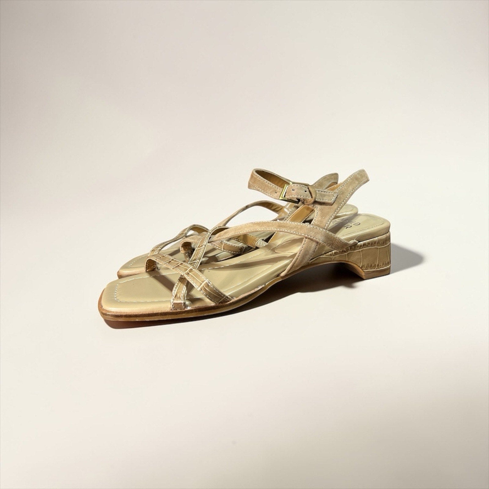 Donald Pliner Cecilia Strapy Sandals Women’s Shoe Size 7.5M
