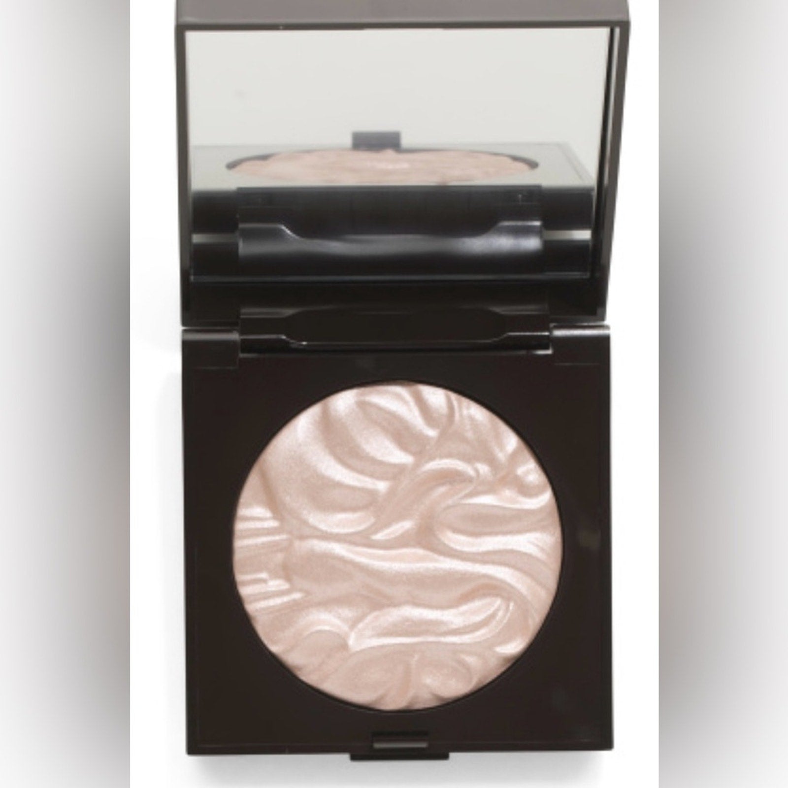 Laura Mercier Illuminating Highlighter in Devotion