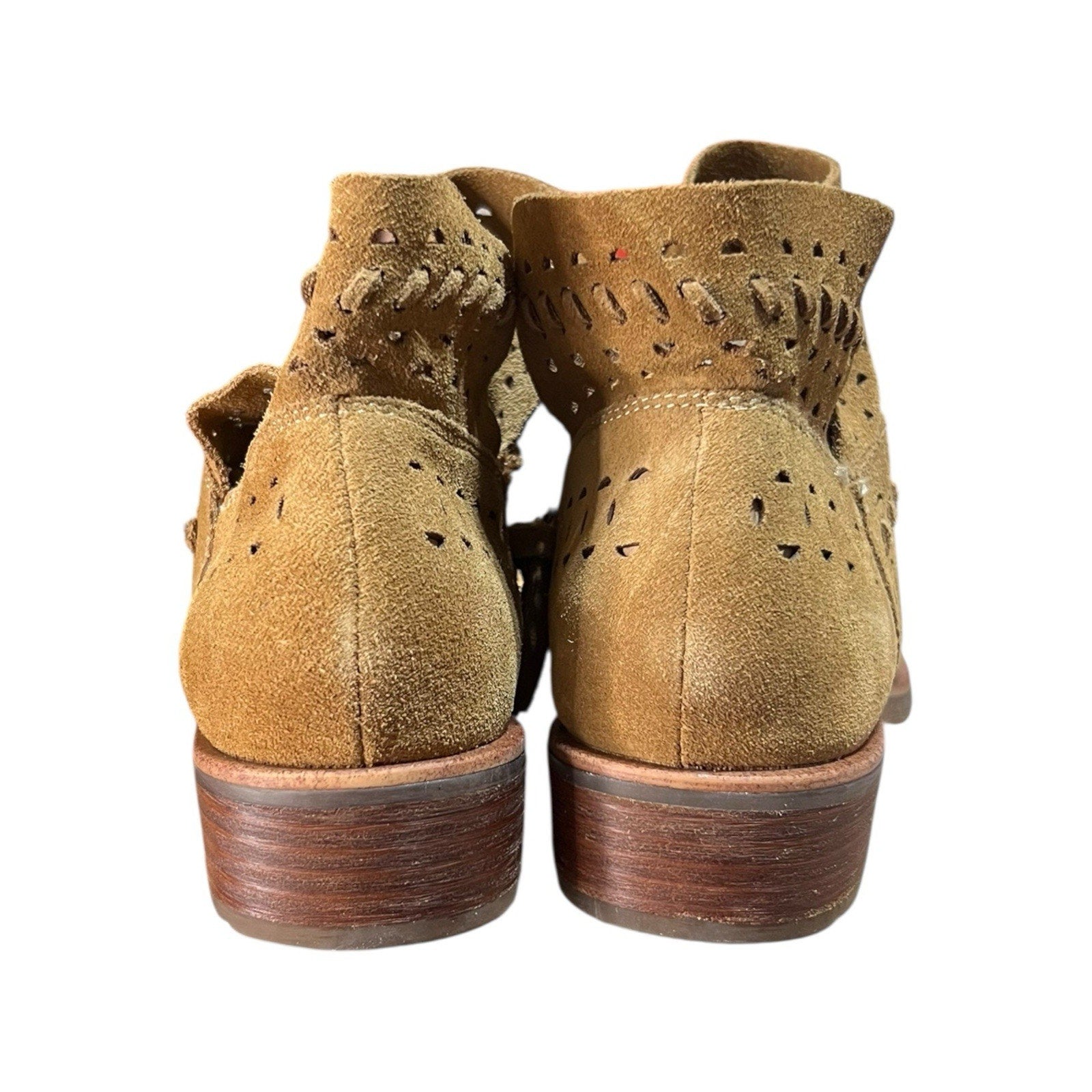 Sofft Bristow bootie ankle boots in a tan suede finish Women’s Shoe Size 8M